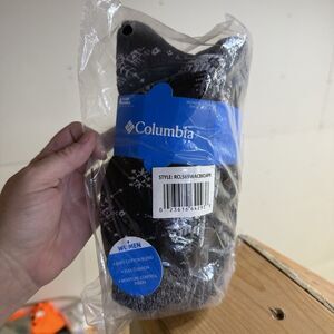 New Columbia Womens 4 Pair Crew Socks. Sz 4-10, Black With snowflakes, Stripes